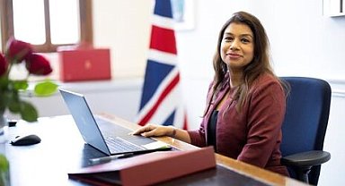 İngiliz Bakan Siddiq, eski Bangladeş Başbakanı ile bağlantıları olduğu iddiaları üzerine istifa etti