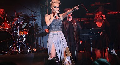 İrem Derici'den Ferdi Tayfur'a anlamlı anma