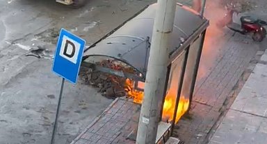 İş makinesi elektrik tellerine zarar verince yangın çıktı