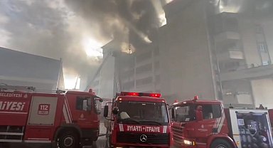 İstanbul Sultanbeyli'de büyük yangın!