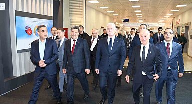 İstanbul Valisi Davut Gül, halı fuarını ziyaret etti