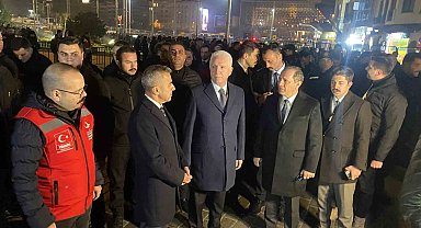 İstanbul Valisi Gül ve İl Emniyet Müdürü Yıldız, Taksim'de denetim noktasını ziyaret etti