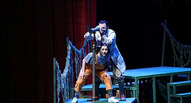 İstanbul'da Bakırköylü öğrenciler tiyatroya doydu