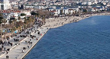 İstanbullular yılın ilk günü vatandaşlar Büyükçekmece sahillerine akın etti