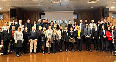 İzmir 'İleri Yaş'ta yol haritası belirliyor