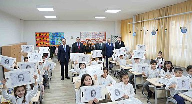 İzmir'de 738 bin 886 öğrenci karnesini aldı