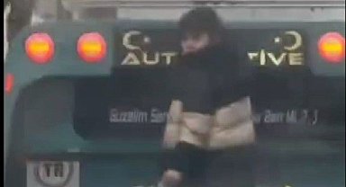 İzmir'de çekici kasasında çocuk taşıyan sürücü yakalandı