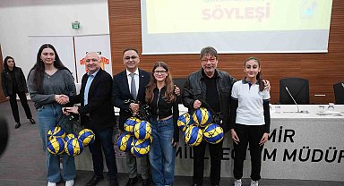 İzmir'de öğrenciler sporcularla buluştu: 750 adet voleybol topu hediye edildi