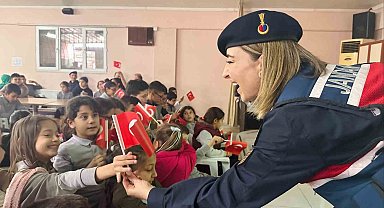 Jandarma ekipleri Yenipazar'da öğrencileri bilgilendirdi