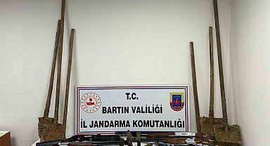 Jandarmadan define avcılarına suçüstü: 5 gözaltı