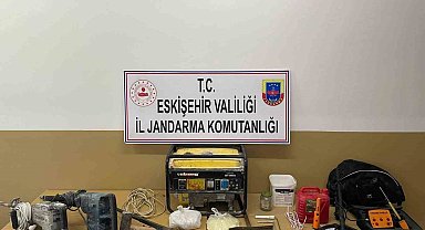 Kaçak kazı yapan 2 şüpheli suçüstü yakalandı