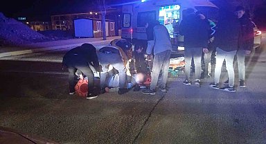 Kaçmaya çalışan 17 yaşındaki ehliyetsiz ve alkollü sürücü, polis aracına çarptı