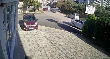 Kafa kafaya çarpıştıkları kaza anı kameralara yansıdı