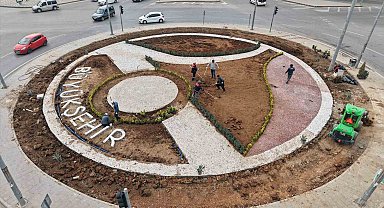 Kahramanmaraş Büyükşehir Belediyesi kavşakları güzelleştiriyor