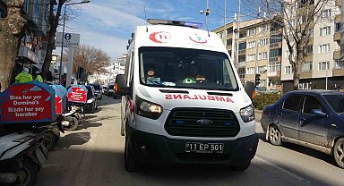 Kaldırımda yürüyen yayaya elektrikli bisiklet çarptı