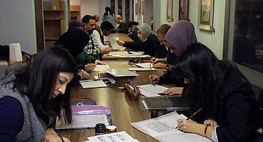 Kaligrafi ile her satır sanat eserine dönüşüyor