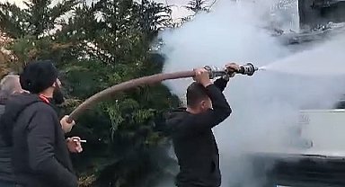 Kamyonette çıkan yangını mahalle muhtarı söndürdü