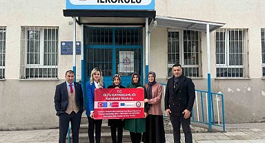 Karabekir ilkokulu öğretmenleri Prag yolcusu