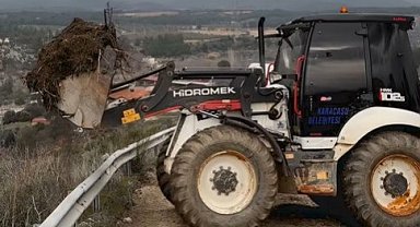 Karacasu'da belediye ekipleri yol güvenliğini arttırıyor