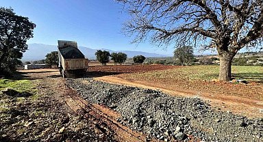 Karacasu'da yol çalışmaları devam ediyor