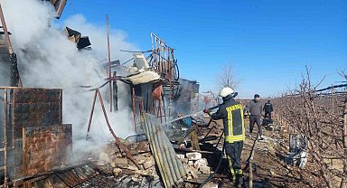 Karaman'da depo yangınında büyük çapta maddi hasar oluştu