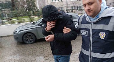 Kardeşinin tutuklanmasına neden olduğunu iddia ettiği baba-oğlu tüfekle yaraladı