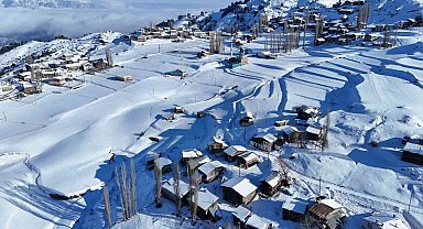 Karla kaplı 2 bin rakımlı Avcılar köyü hayran bırakıyor