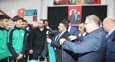 Kars'ta amatör spor kulüplerine malzeme desteği