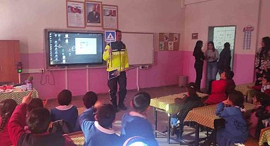 Kars'ta jandarmadan öğrencilere trafik semineri