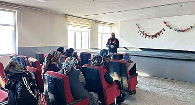 Kars'ta "En İyi Narkotik Polisi Anne" eğitimleri devam ediyor