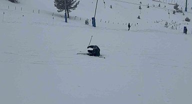 Kartalkaya'da otel faciasının ardından tatilciler kayak yapmaya devam etti