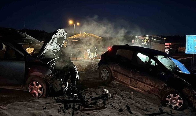 Kastamonu'da hafif ticari araç ile otomobil çarpıştı: 6 yaralı