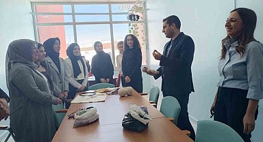 Kaymakam Böçkün halk eğitim merkezinde üretilen el emeği ürünleri inceledi