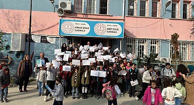 Kaymakam Dalak öğrencilerin karne sevincine ortak oldu