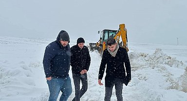 Kaymakamdan sürücülere kar uyarısı: "İş makineleri bile zorluk çekiyor"
