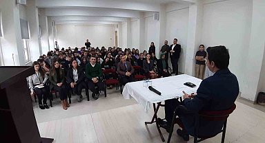 Kaymakamlığı öğrencilere anlattı