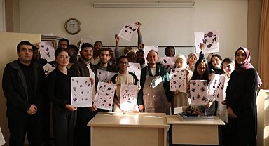 KAYMEK'ten yabancı öğrencilere 'ebru' eğitimi