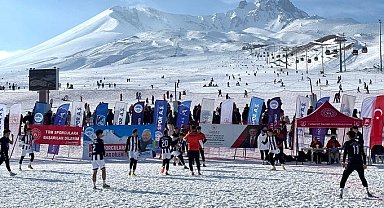 Kayseri Erciyes'te Kar Ragbi heyecanı başladı