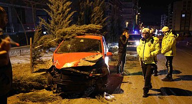 Kaza yapan alkollü sürücü, polise ecel teri döktürdü