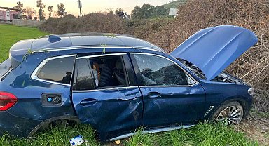 Kazaya karışan otomobil tarlaya uçtu: 3 yaralı