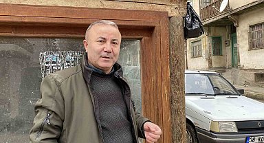 Kedilerin hırsızlık anı izleyenleri gülümsetti