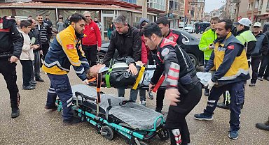 Keşan'da motosiklet otomobile çarptı: 2 yaralı