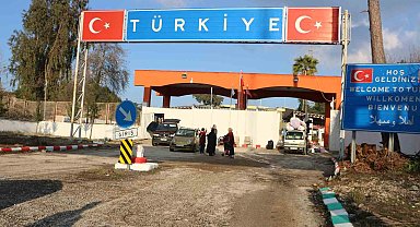 Keseb Sınır Kapısı'nın açılmasıyla Türkiye'den Suriye'ye geçişler hızlandı