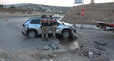 Kilis'te kontrolden çıkarak savrulan araç kaza yaptı: 9 yaralı