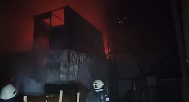 Kırıkhan'da PVC fabrikasında çıkan yangın söndürüldü