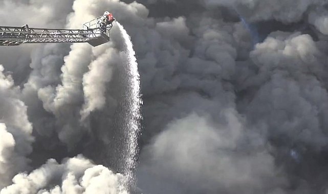 Kırklareli'nde oyuncak fabrikası yangını 4 saattir devam ediyor