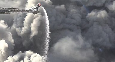 Kırklareli'nde oyuncak fabrikası yangını 4 saattir devam ediyor