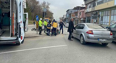 Kırmızı ışık ihlali yapan otomobil motosiklete çarptı: 1 yaralı