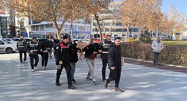 Kırşehir'de "çakma kombi servisi" operasyonu: 4 gözaltı