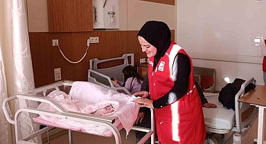 Kızılay'dan yeni yılın ilk bebeklerine "Sevgi Bohçası" hediye